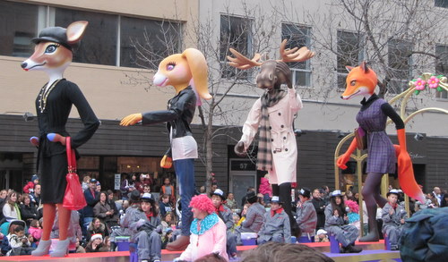 Most of the floats were more modern than I remember.  I have no idea what this float was supposed to be.